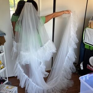 Elegant White Bridal Veil